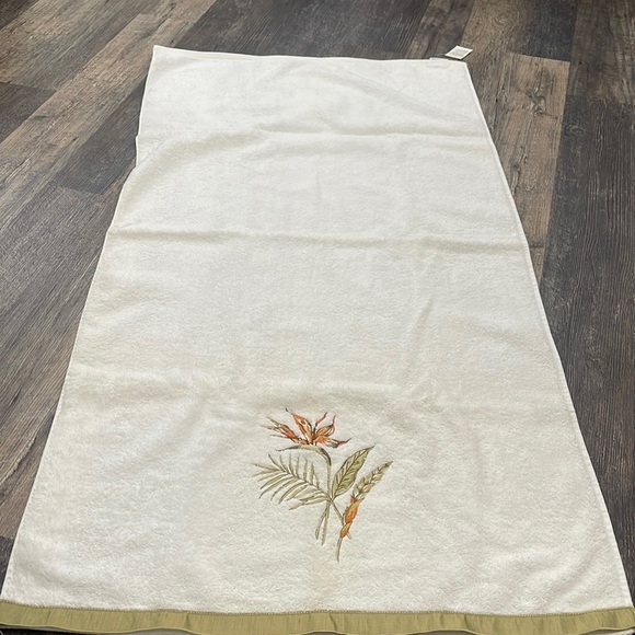 Bath towel - Picture 1 of 8